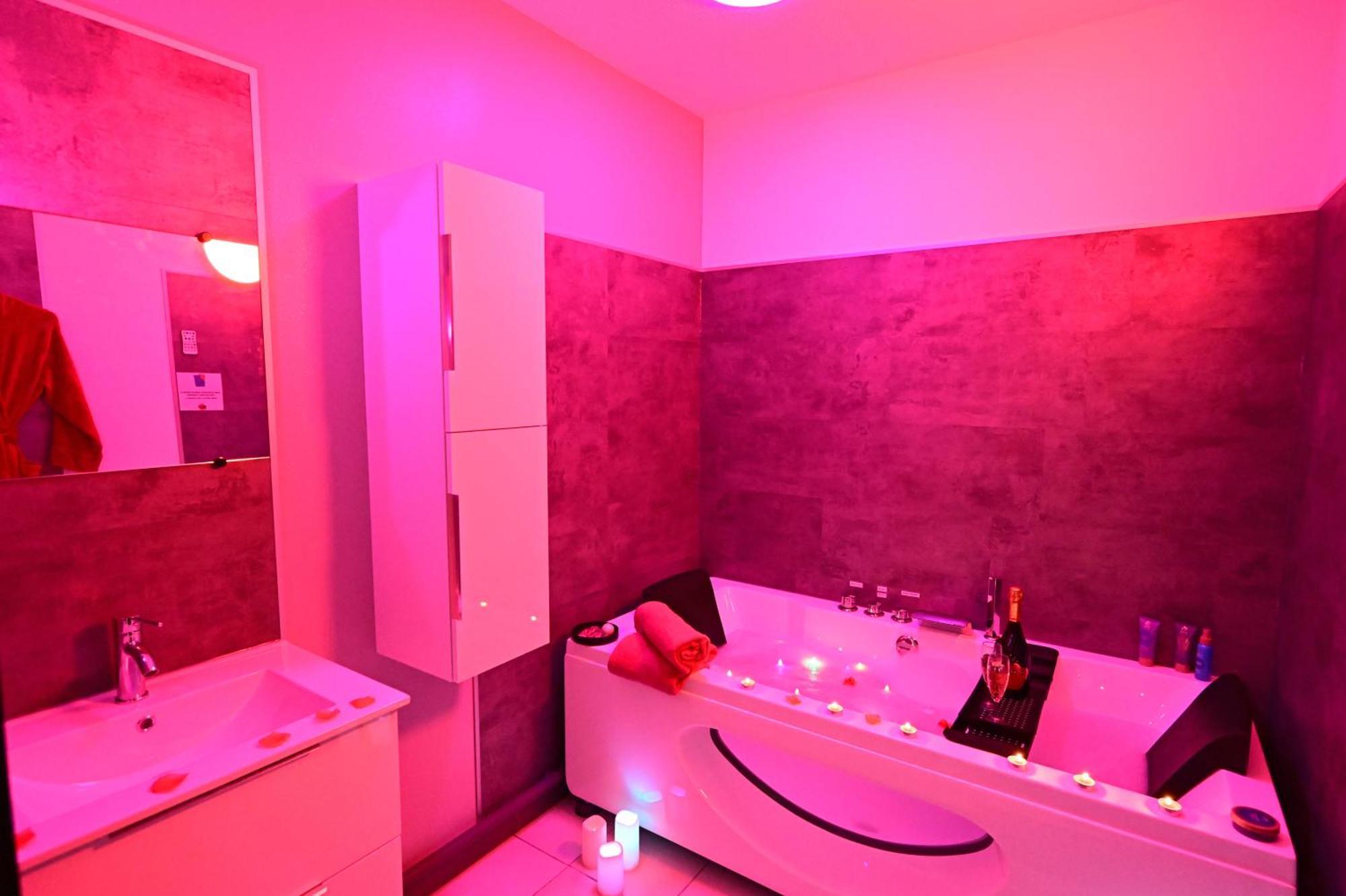 Love Room A Deux Pas De L'Ocean Avec Hammam, Sauna Et Bain A 2 :-) Biscarrosse Luaran gambar