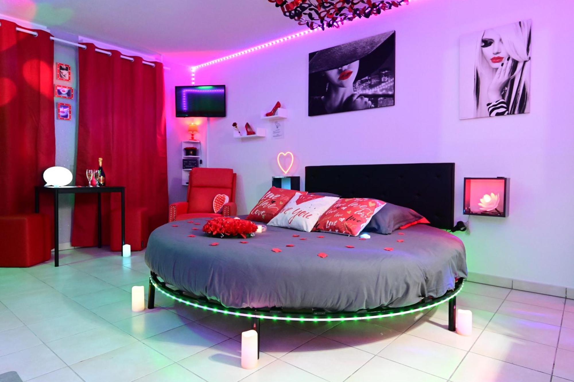 Love Room A Deux Pas De L'Ocean Avec Hammam, Sauna Et Bain A 2 :-) Biscarrosse Luaran gambar