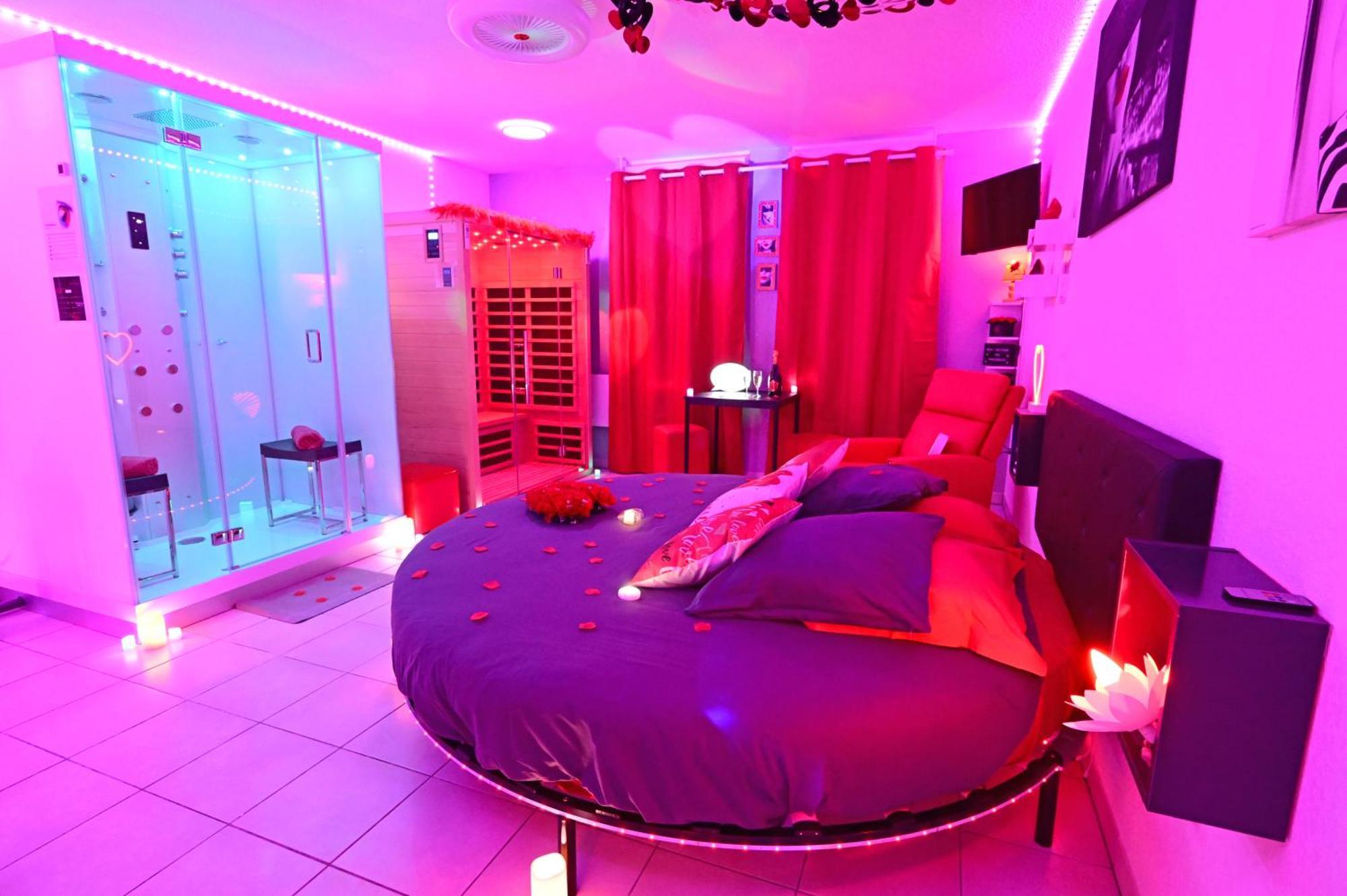 Love Room A Deux Pas De L'Ocean Avec Hammam, Sauna Et Bain A 2 :-) Biscarrosse Luaran gambar