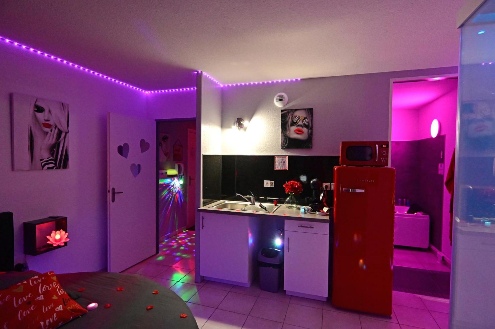 Love Room A Deux Pas De L'Ocean Avec Hammam, Sauna Et Bain A 2 :-) Biscarrosse Luaran gambar