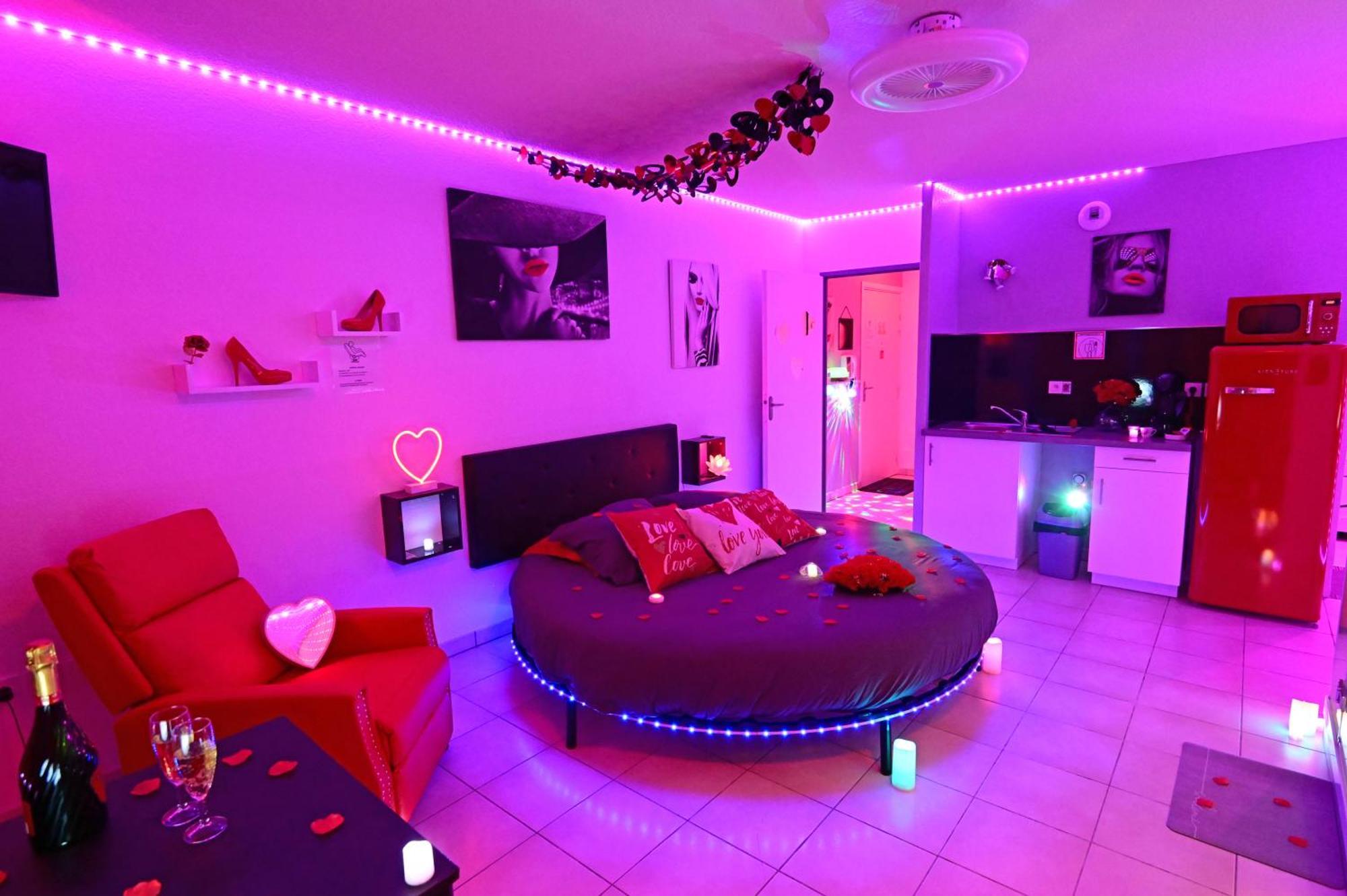Love Room A Deux Pas De L'Ocean Avec Hammam, Sauna Et Bain A 2 :-) Biscarrosse Luaran gambar