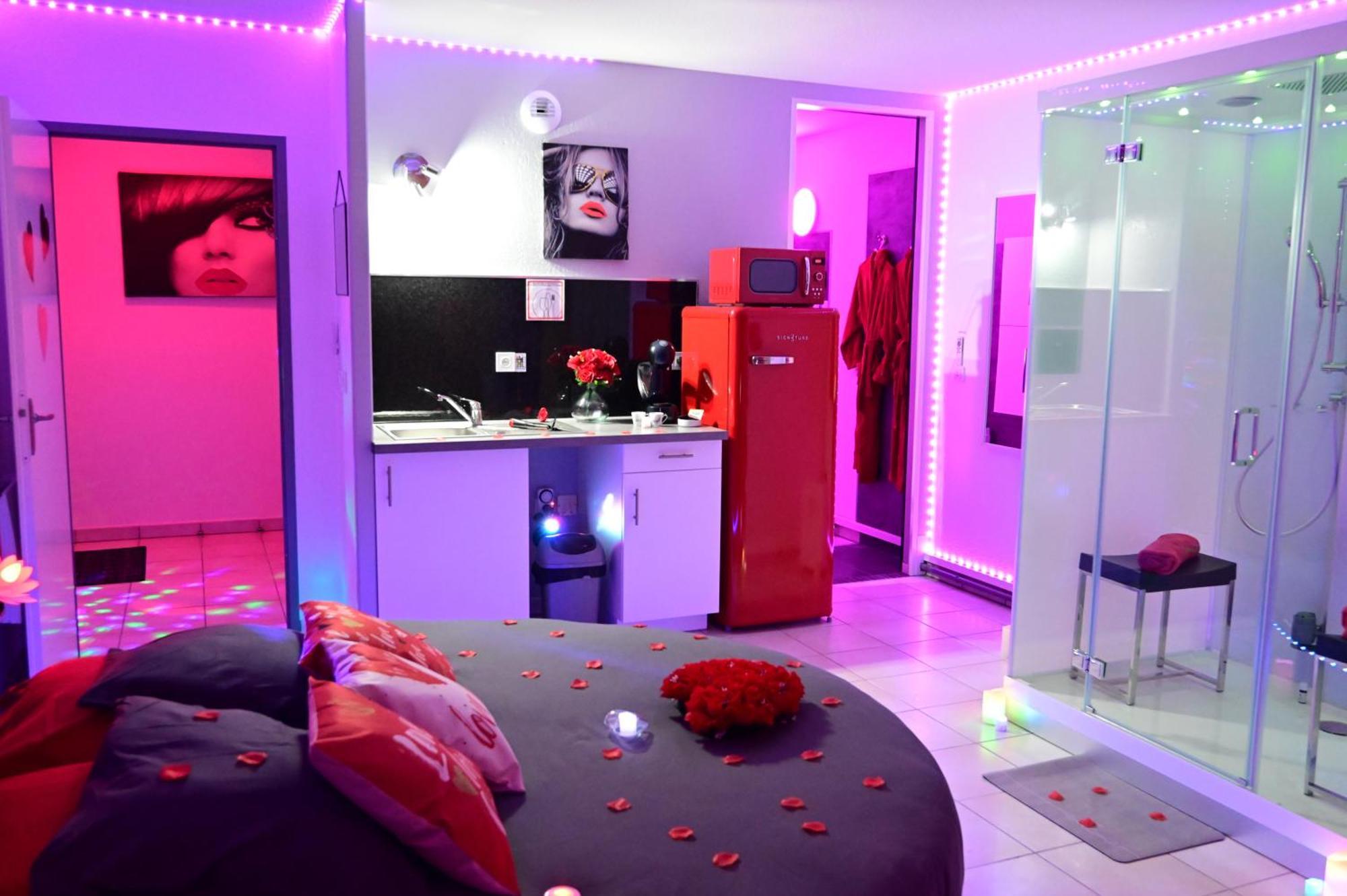 Love Room A Deux Pas De L'Ocean Avec Hammam, Sauna Et Bain A 2 :-) Biscarrosse Luaran gambar