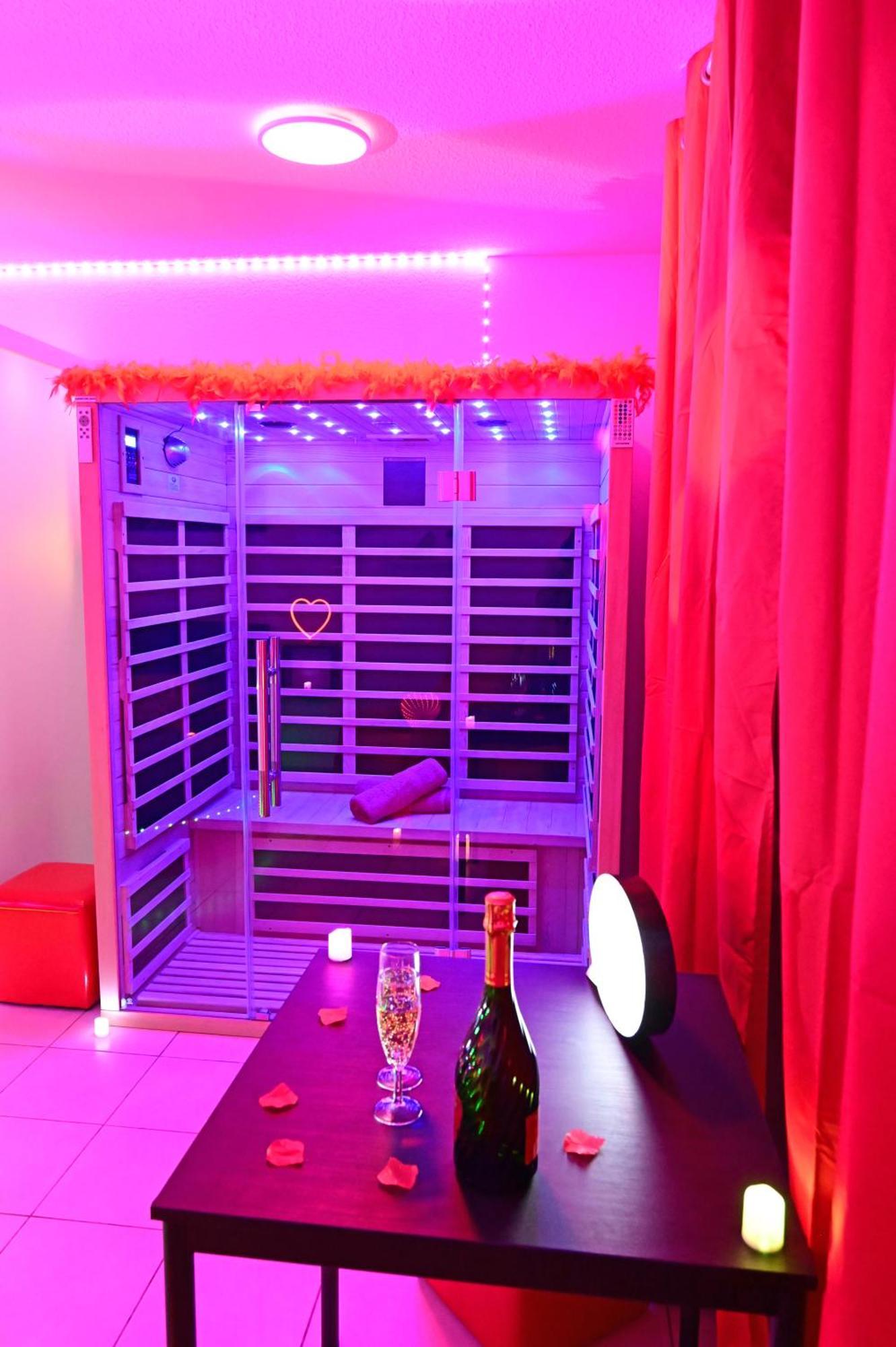 Love Room A Deux Pas De L'Ocean Avec Hammam, Sauna Et Bain A 2 :-) Biscarrosse Luaran gambar