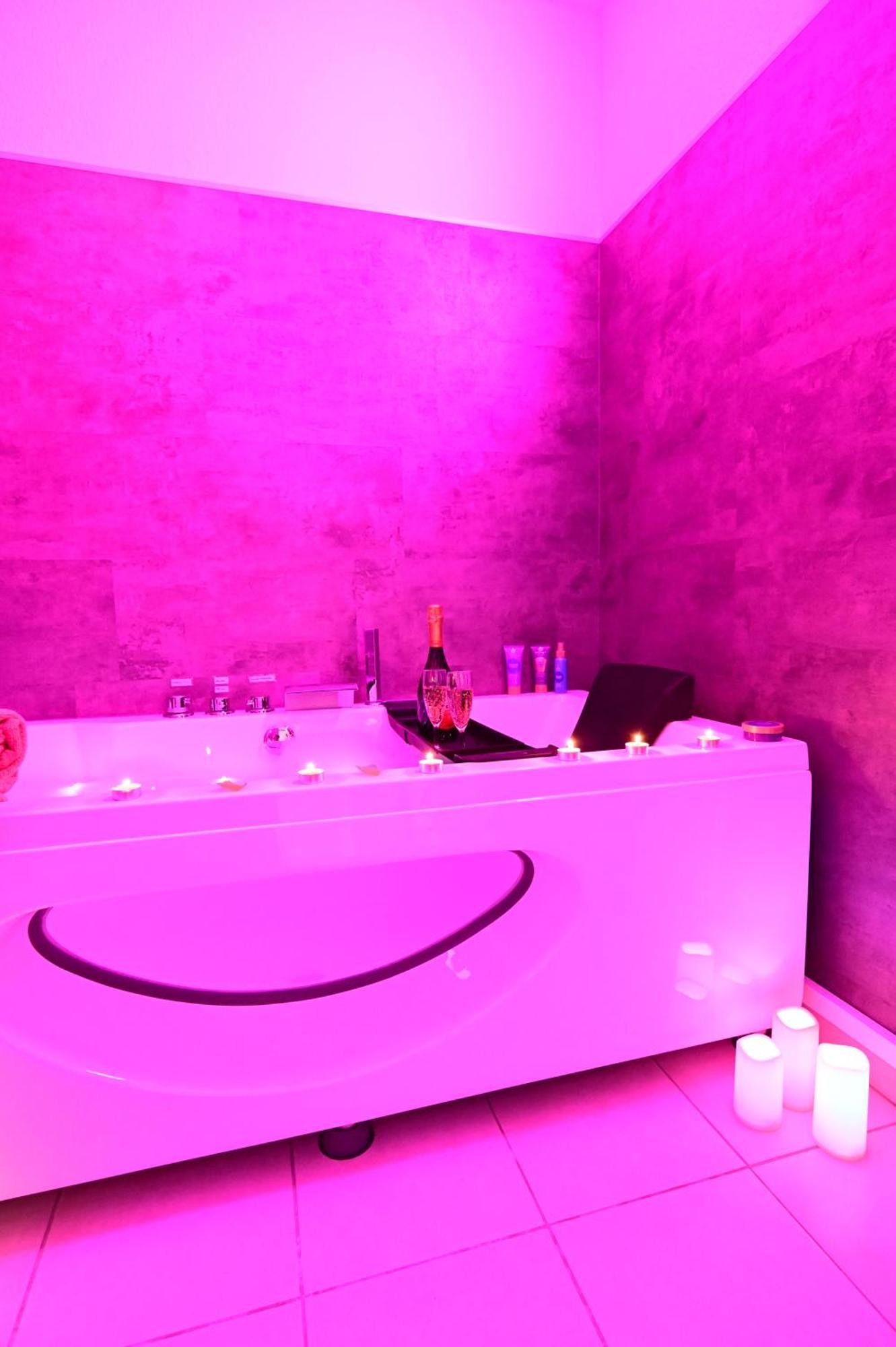 Love Room A Deux Pas De L'Ocean Avec Hammam, Sauna Et Bain A 2 :-) Biscarrosse Luaran gambar