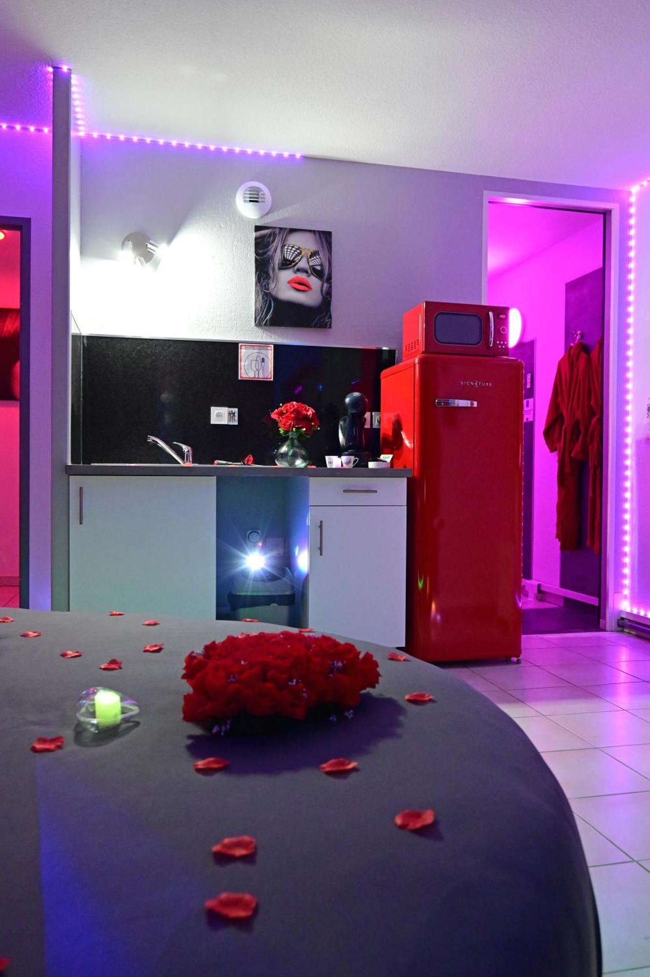 Love Room A Deux Pas De L'Ocean Avec Hammam, Sauna Et Bain A 2 :-) Biscarrosse Luaran gambar