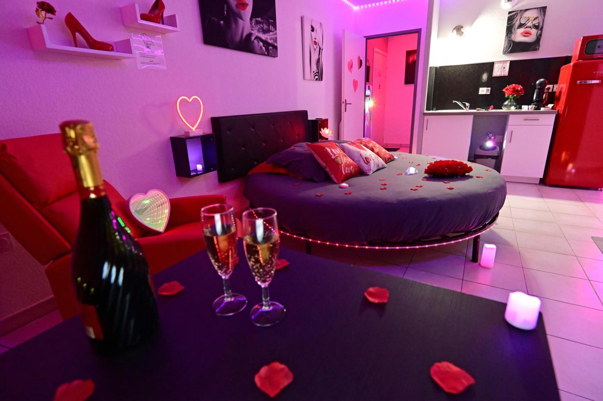 Love Room A Deux Pas De L'Ocean Avec Hammam, Sauna Et Bain A 2 :-) Biscarrosse Luaran gambar