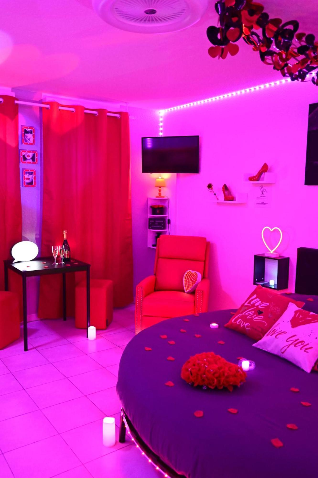 Love Room A Deux Pas De L'Ocean Avec Hammam, Sauna Et Bain A 2 :-) Biscarrosse Luaran gambar