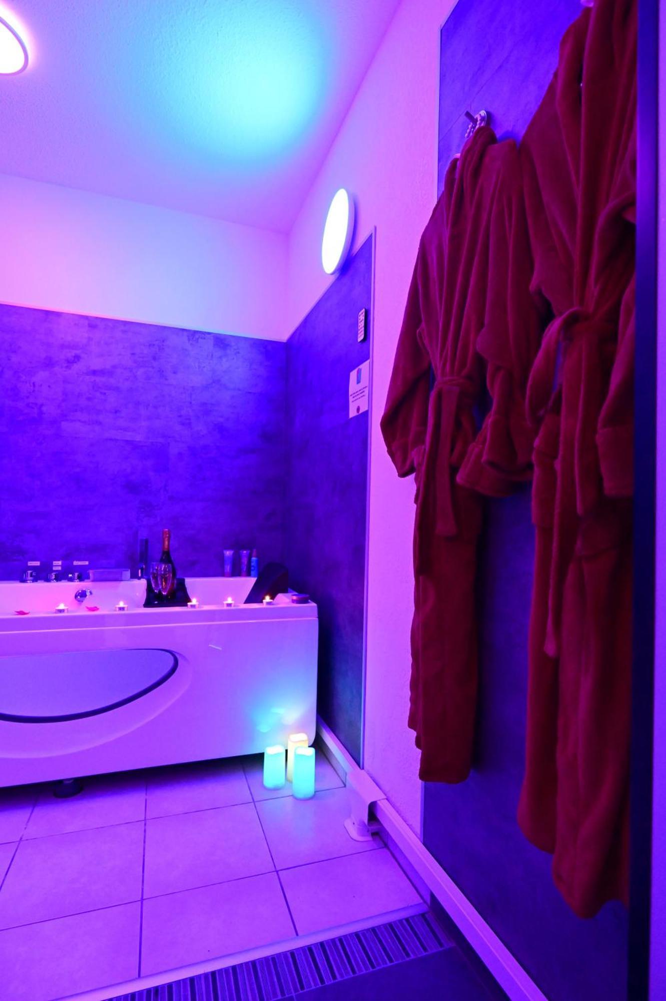 Love Room A Deux Pas De L'Ocean Avec Hammam, Sauna Et Bain A 2 :-) Biscarrosse Luaran gambar