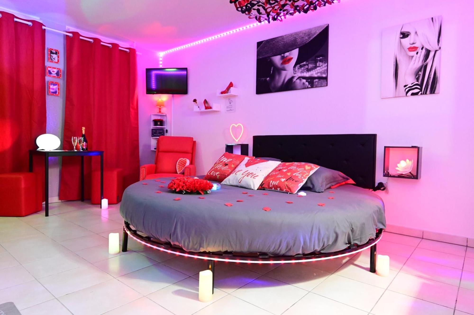 Love Room A Deux Pas De L'Ocean Avec Hammam, Sauna Et Bain A 2 :-) Biscarrosse Luaran gambar