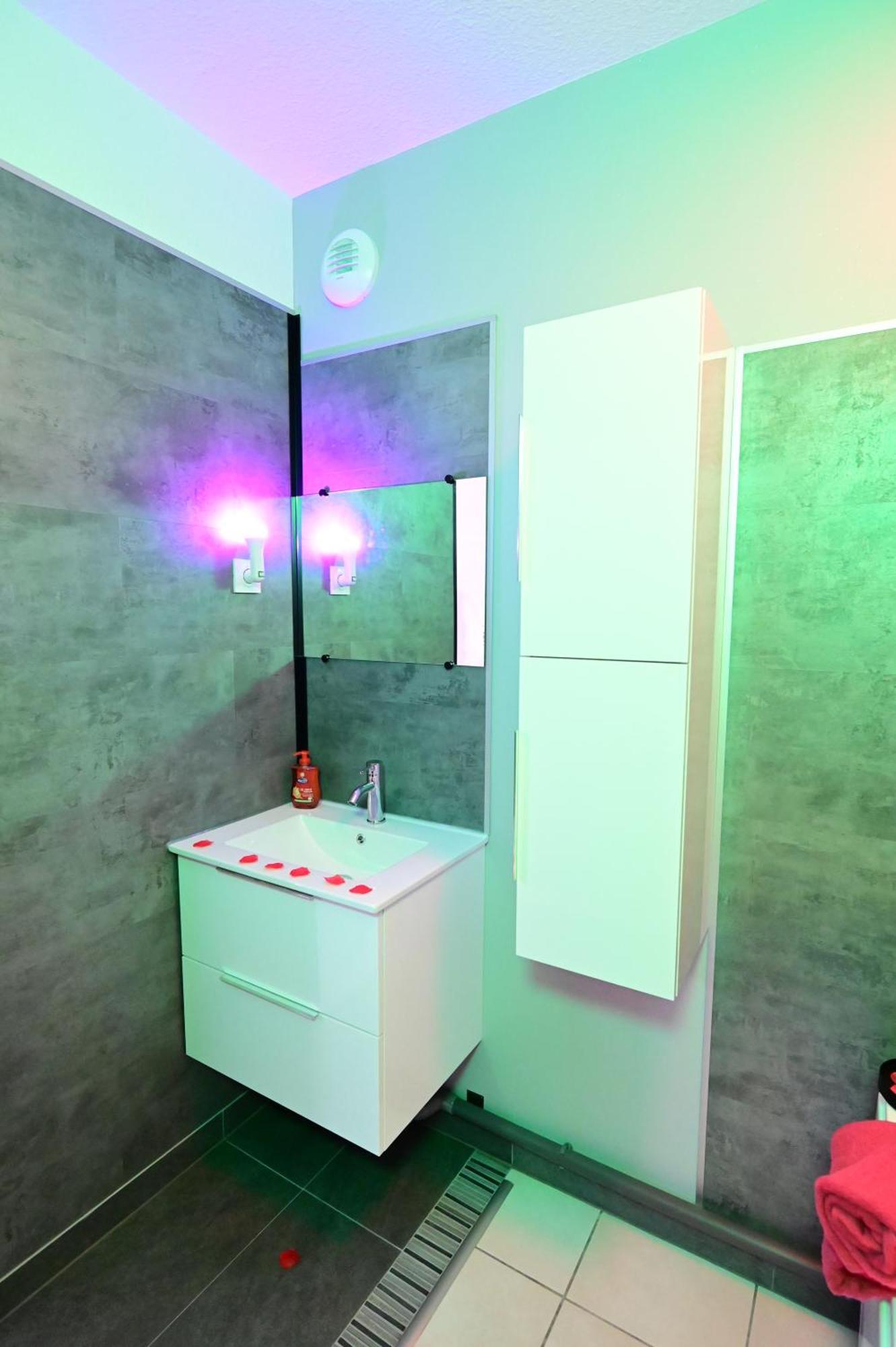 Love Room A Deux Pas De L'Ocean Avec Hammam, Sauna Et Bain A 2 :-) Biscarrosse Luaran gambar